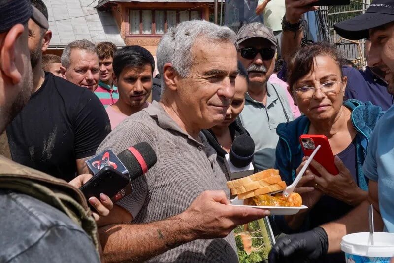 Călin Georgescu - la Broșteni, după niște inundații, 1 august 2025