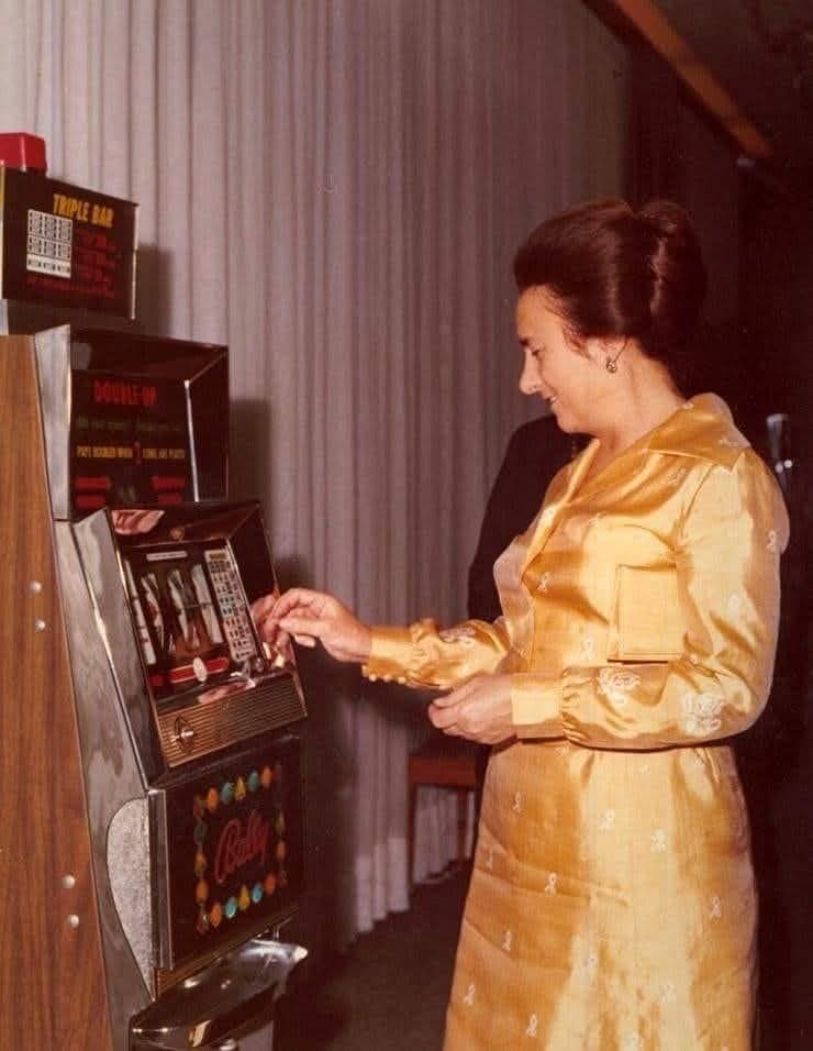 Elena Ceaușescu - păcănele
