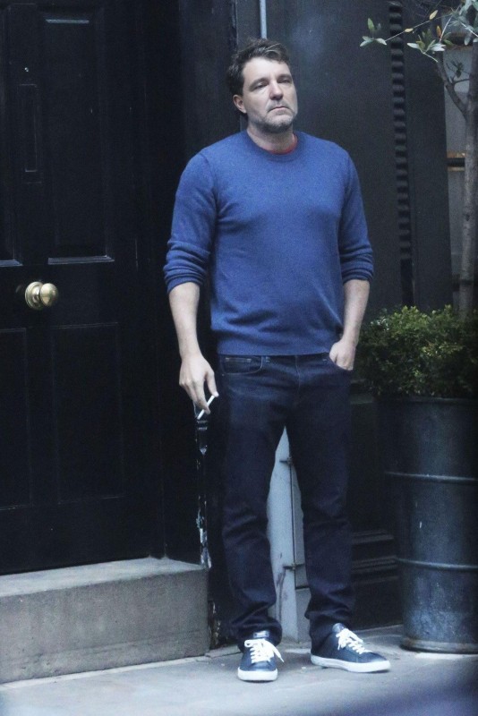 Nicusor Dan precum Ben Affleck vape mema